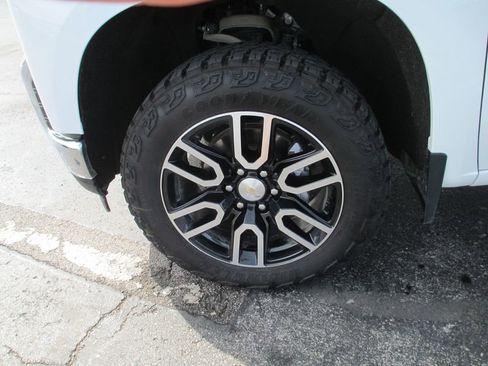 Used 2021 Chevrolet Silverado 1500 LT AWD/4WD image 15
