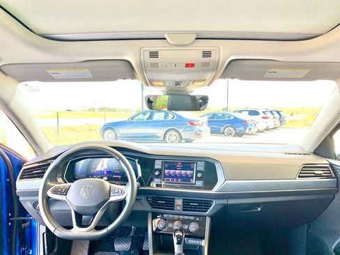 Used 2024 Volkswagen Jetta SE image 15