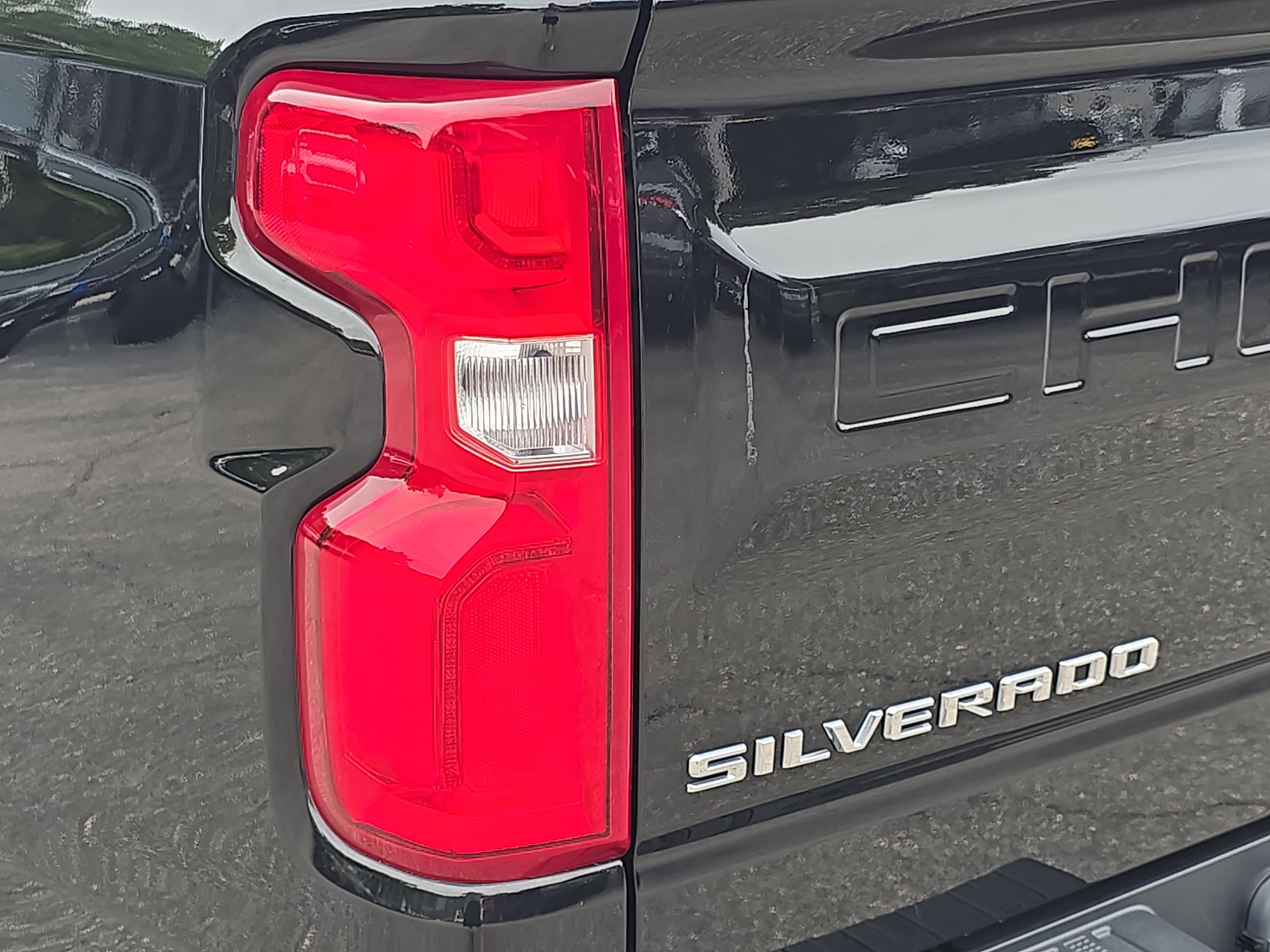Used 2022 Chevrolet Silverado 1500 RST w/ Z71 Off-Road Package AWD/4WD image 32