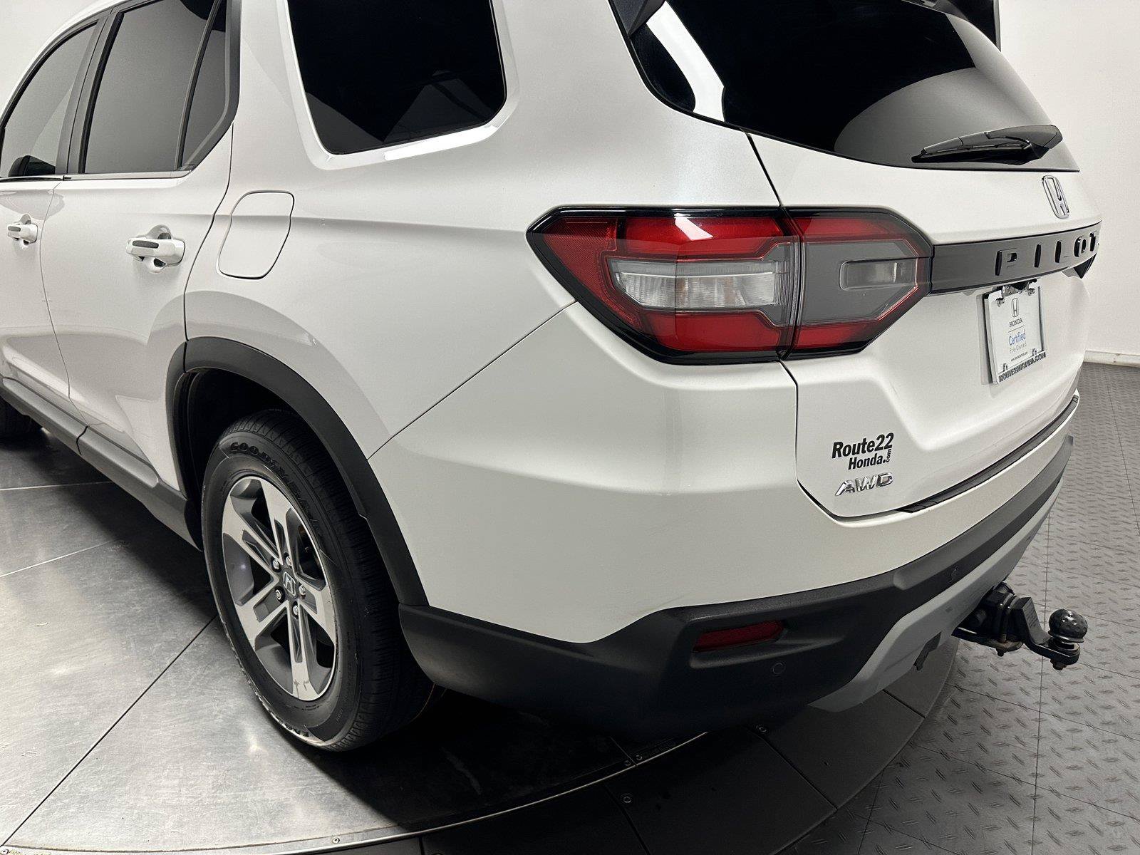 Certified 2025 Honda Pilot EX-L image 10