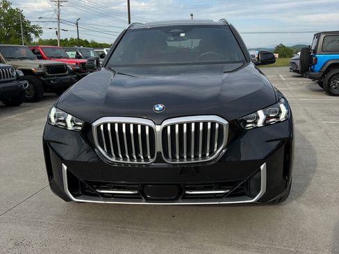 Used 2024 BMW X5 xDrive40i w/ Premium Package AWD/4WD image 3