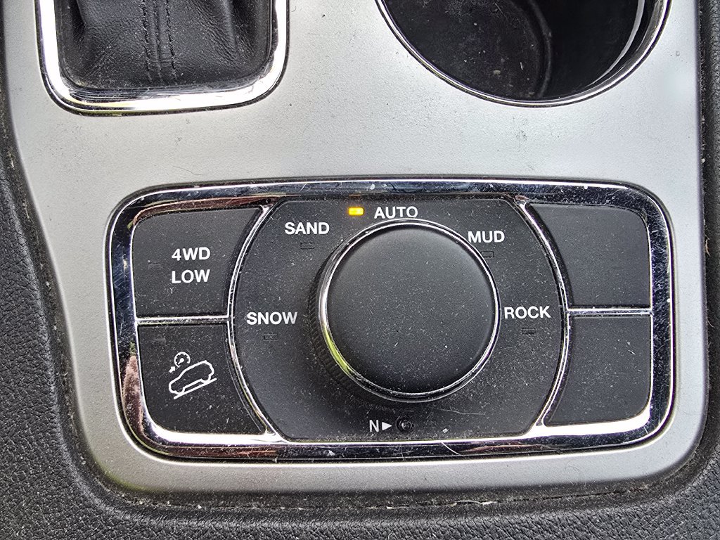 Used 2018 Jeep Grand Cherokee Laredo AWD/4WD image 31