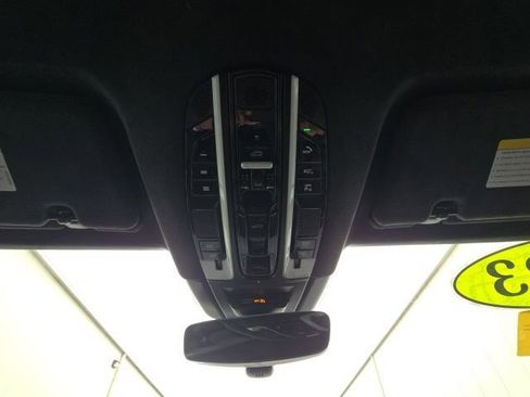 Used 2023 Porsche Cayenne Turbo AWD/4WD image 19