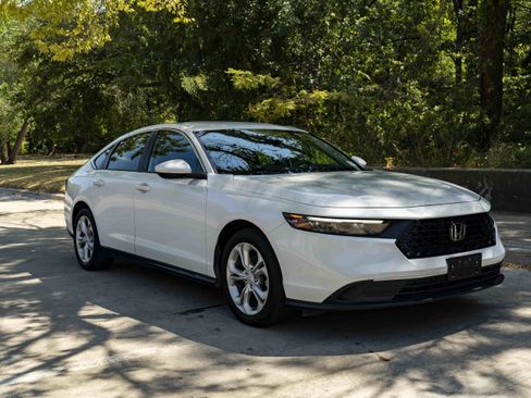 Used 2023 Honda Accord LX image 2