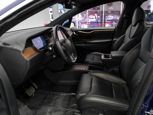 Used 2018 Tesla Model X 75D image 3