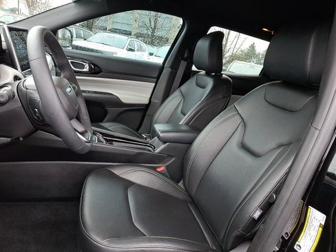 Used 2025 Jeep Compass Limited image 24