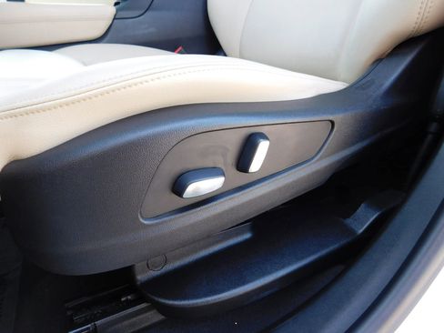 Used 2019 Cadillac XT5 FWD image 18