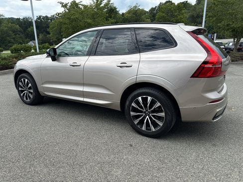 Used 2024 Volvo XC60 B5 Plus w/ Protection Package Premier AWD/4WD image 3