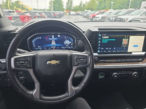 Used 2022 Chevrolet Silverado 1500 LT w/ Z71 Off-Road Package AWD/4WD image 24