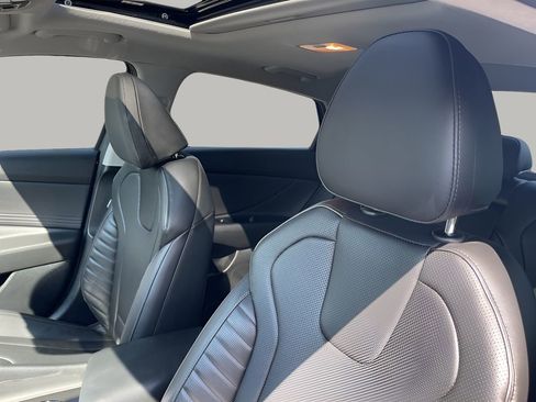 Used 2024 Hyundai Elantra Limited image 21