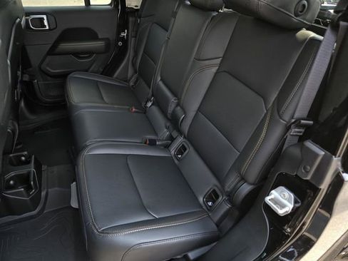 New 2025 Jeep Gladiator Sport image 22