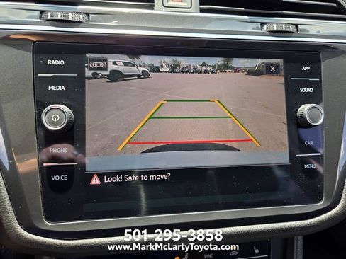 Used 2023 Volkswagen Tiguan SE w/ Panoramic Sunroof Package FWD image 27