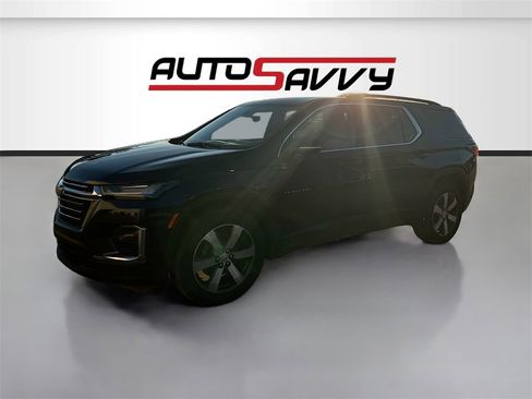 Used 2023 Chevrolet Traverse LT w/ LT Premium Package image 3