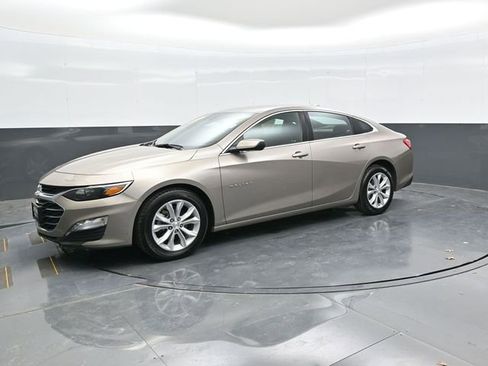 Used 2025 Chevrolet Malibu LT FWD image 3