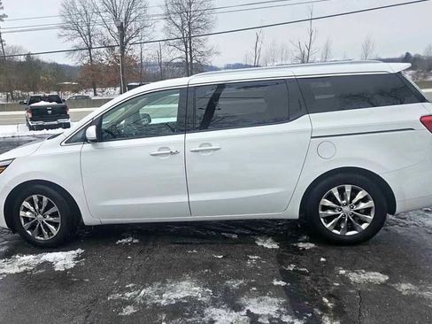 Used 2018 Kia Sedona EX image 3