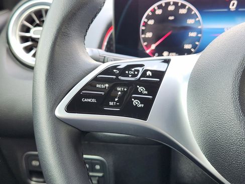 Used 2025 Mercedes-Benz GLB 250 image 19