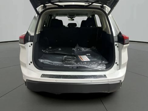 Used 2025 Nissan Rogue SV image 12