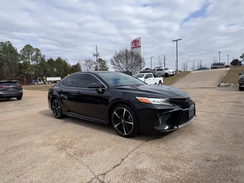 Used 2020 Toyota Camry XSE image 8