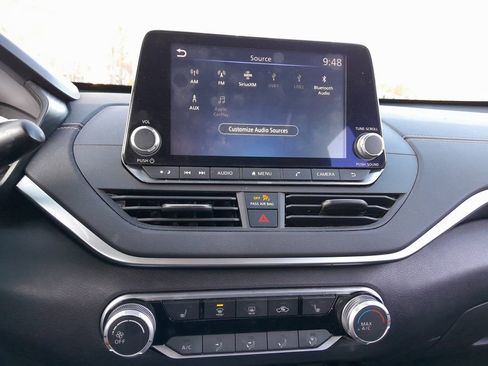 Used 2021 Nissan Altima 2.5 SV w/ SV Premium Package image 22