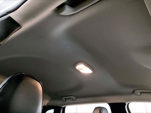 Used 2018 Jeep Cherokee Latitude w/ Altitude Package image 22