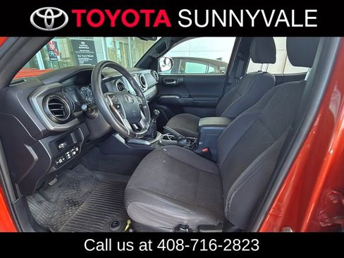 Used 2017 Toyota Tacoma TRD Sport w/ Premium & Technology Package image 4