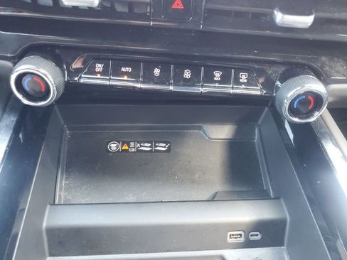 Used 2025 Chevrolet Tahoe LT image 25