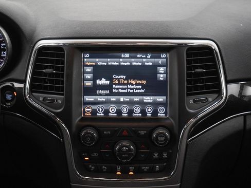 Used 2018 Jeep Grand Cherokee Trailhawk w/ Trailhawk Luxury Group AWD/4WD image 15