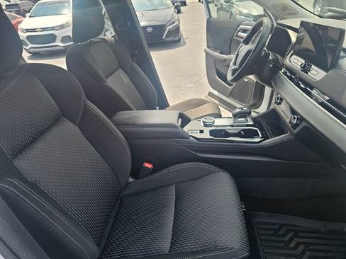 Used 2025 Mitsubishi Outlander ES FWD image 13
