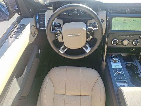 Used 2019 Land Rover Discovery SE image 10