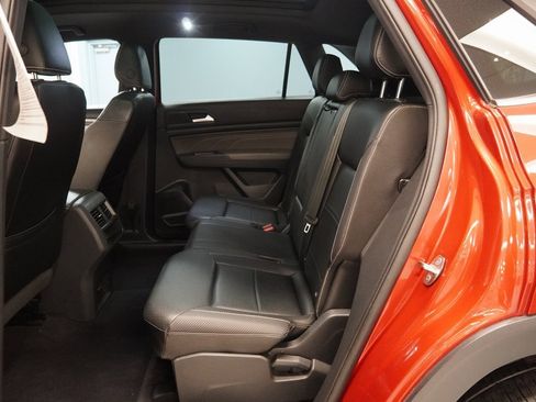 Used 2021 Volkswagen Atlas Cross Sport SE w/ Panoramic Sunroof Package image 26