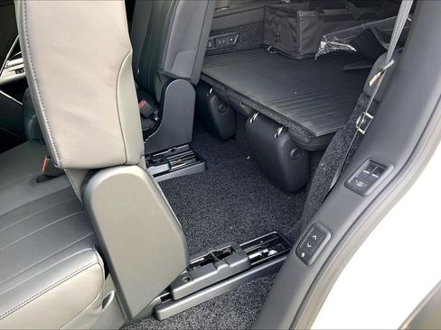 New 2026 Land Rover Range Rover Long Wheelbase SE image 21