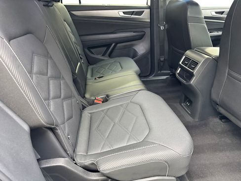 Used 2025 Volkswagen Atlas Cross Sport SE AWD/4WD image 40