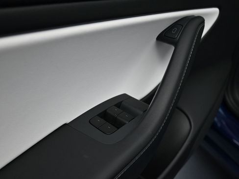 Used 2021 Tesla Model 3 Long Range image 9
