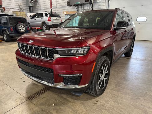 Used 2024 Jeep Grand Cherokee L Limited w/ Trailer Tow Package AWD/4WD image 43