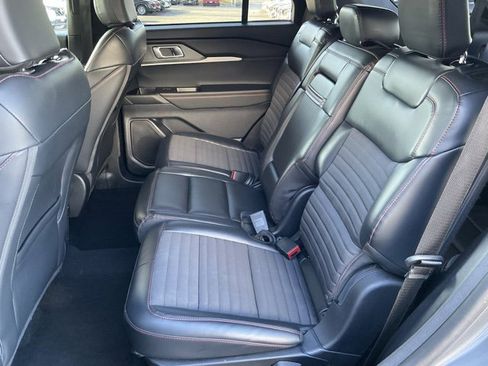 Used 2025 Ford Explorer ST-Line w/ ST-Line Street Pack image 14