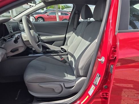 Used 2021 Hyundai Elantra SEL image 11