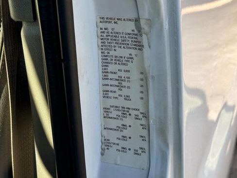 Used 2017 Chevrolet Express 2500 image 19