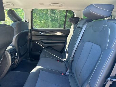 Used 2022 Jeep Grand Cherokee L Laredo w/ Luxury Tech Group I AWD/4WD image 19
