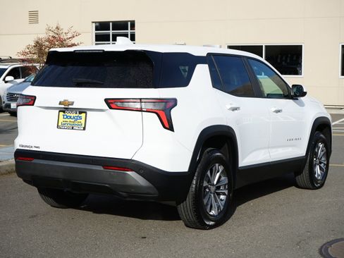 Used 2025 Chevrolet Equinox LT image 3