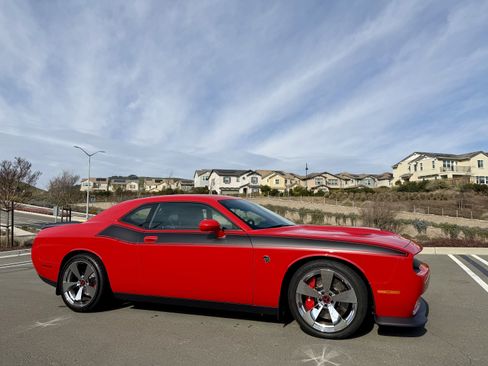 Used 2015 Dodge Challenger SRT Hellcat image 6