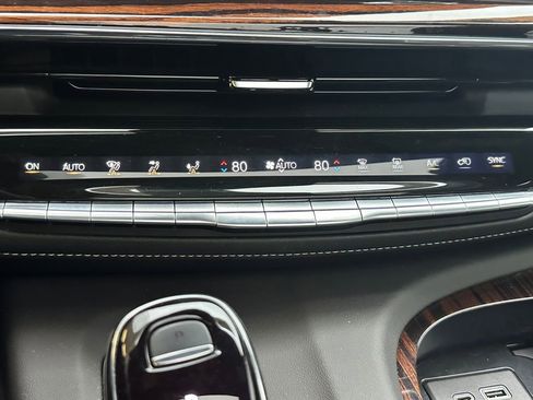 Used 2023 Cadillac Escalade ESV Premium Luxury AWD/4WD image 31