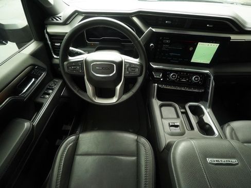 Used 2024 GMC Sierra 2500 Denali w/ Denali Reserve Package AWD/4WD image 17