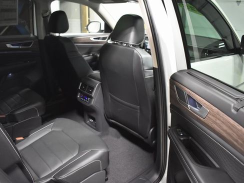 New 2025 Volkswagen Atlas SEL image 18