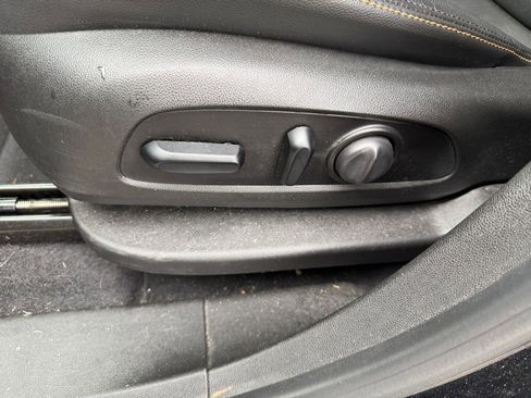 Used 2021 Chevrolet Equinox Premier w/ Redline Edition image 13