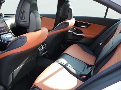 Used 2025 Mercedes-Benz C 300 4MATIC Sedan image 38