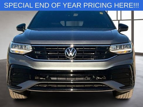 Used 2023 Volkswagen Tiguan SE R-Line image 2