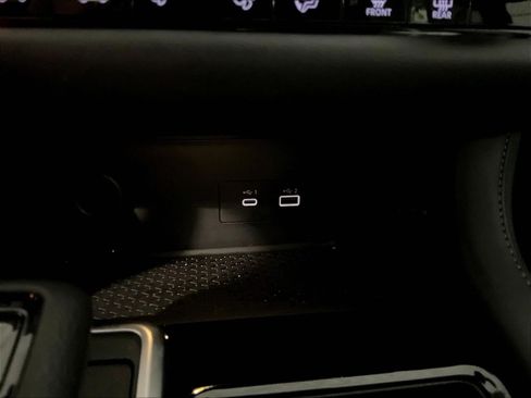 Used 2025 Nissan Pathfinder SV AWD/4WD image 16
