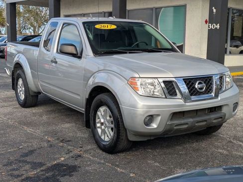 Used 2017 Nissan Frontier SV image 3