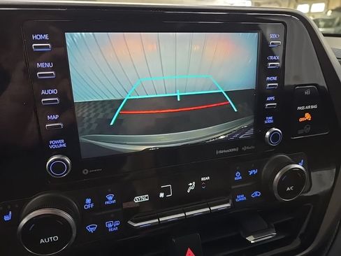 Used 2020 Toyota Highlander XLE AWD/4WD image 26