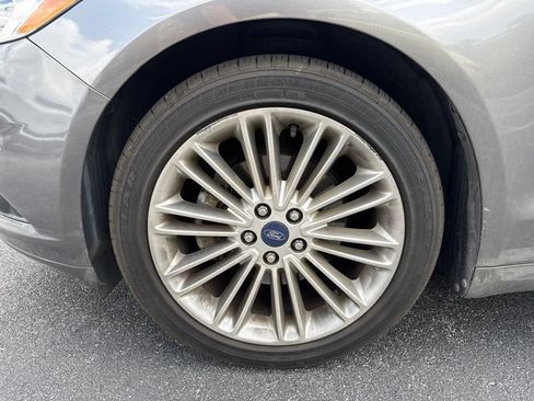 Used 2014 Ford Fusion SE w/ Equipment Group 202A FWD image 6